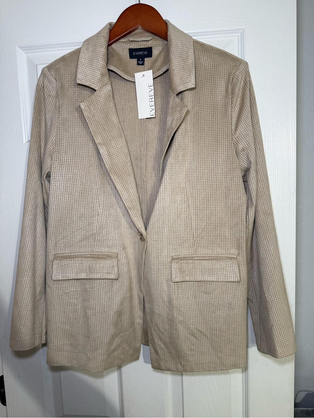Evereve Weston Perforated
Faux Suede Blazer Taupe size Small NWT
